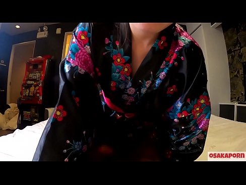 ❤️ Keçika ciwan a cosplay ji seksê hez dike ku bi orgazmê bi şûjinek di hespêk û blowjob de. Keçika Asyayî ya bi pisîka porî û bi cil û bergên kevneşopî yên Japonî di vîdyoya amator de ku masturbasyona bi pêlîstokên qijikê nîşan dide. Sakura 3 OSAKAPORN. Porno li me ️❤